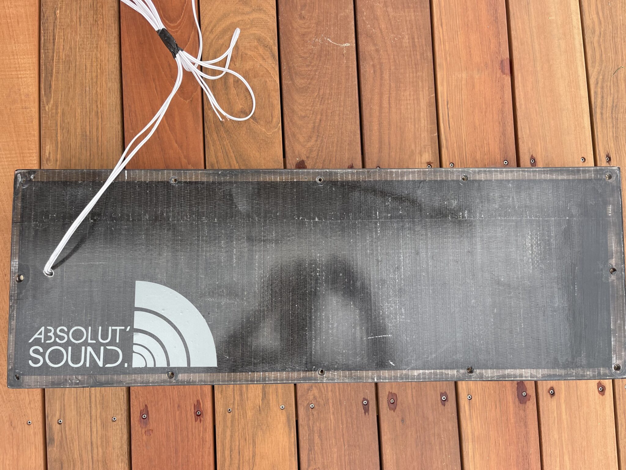 Absolut_sound_enceinte_Invisible_Serenity_Sound_Box_terrasse