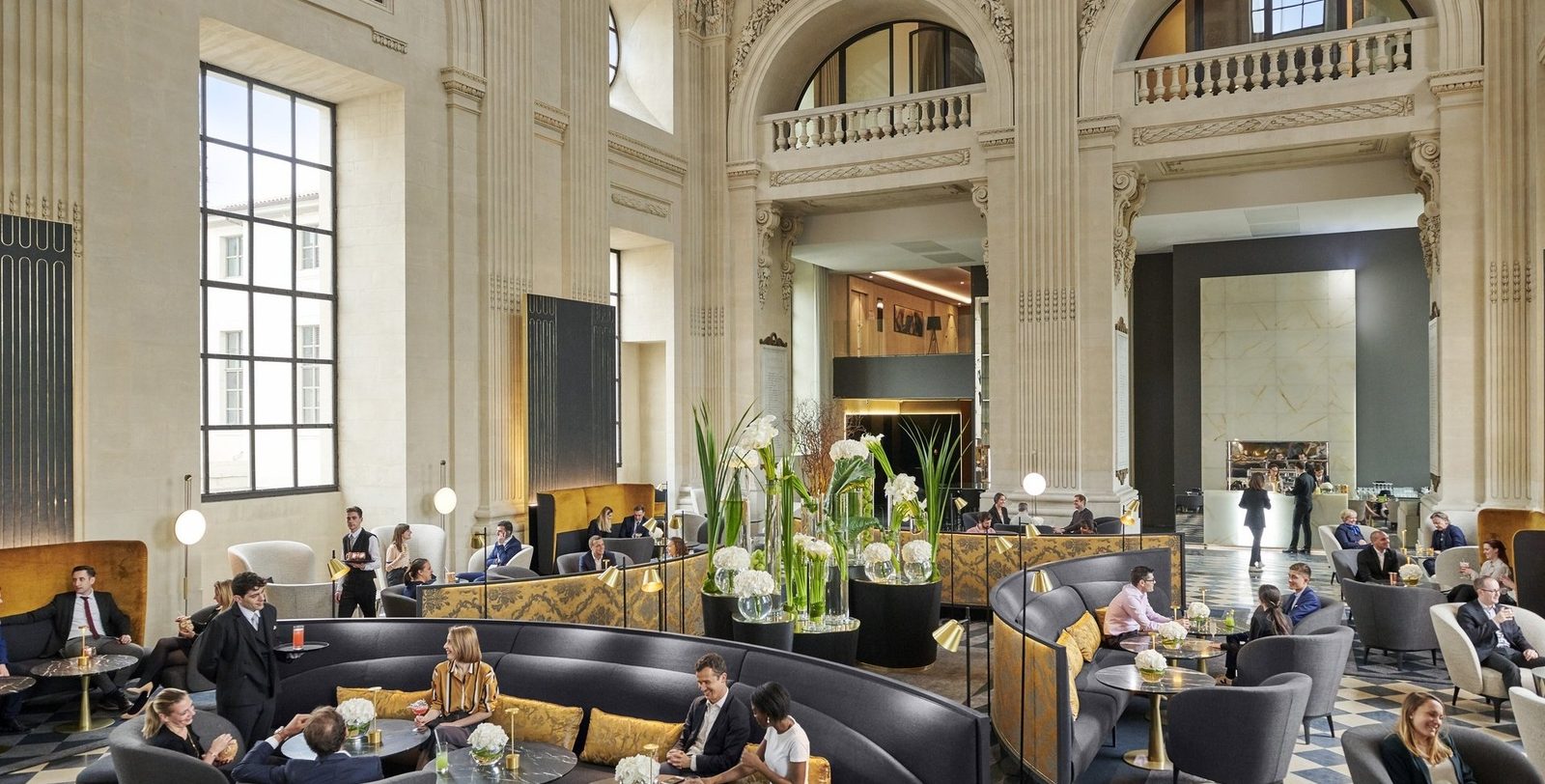 Bar-lounge Le Dôme sous la coupole du Grand Hôtel-Dieu à Lyon