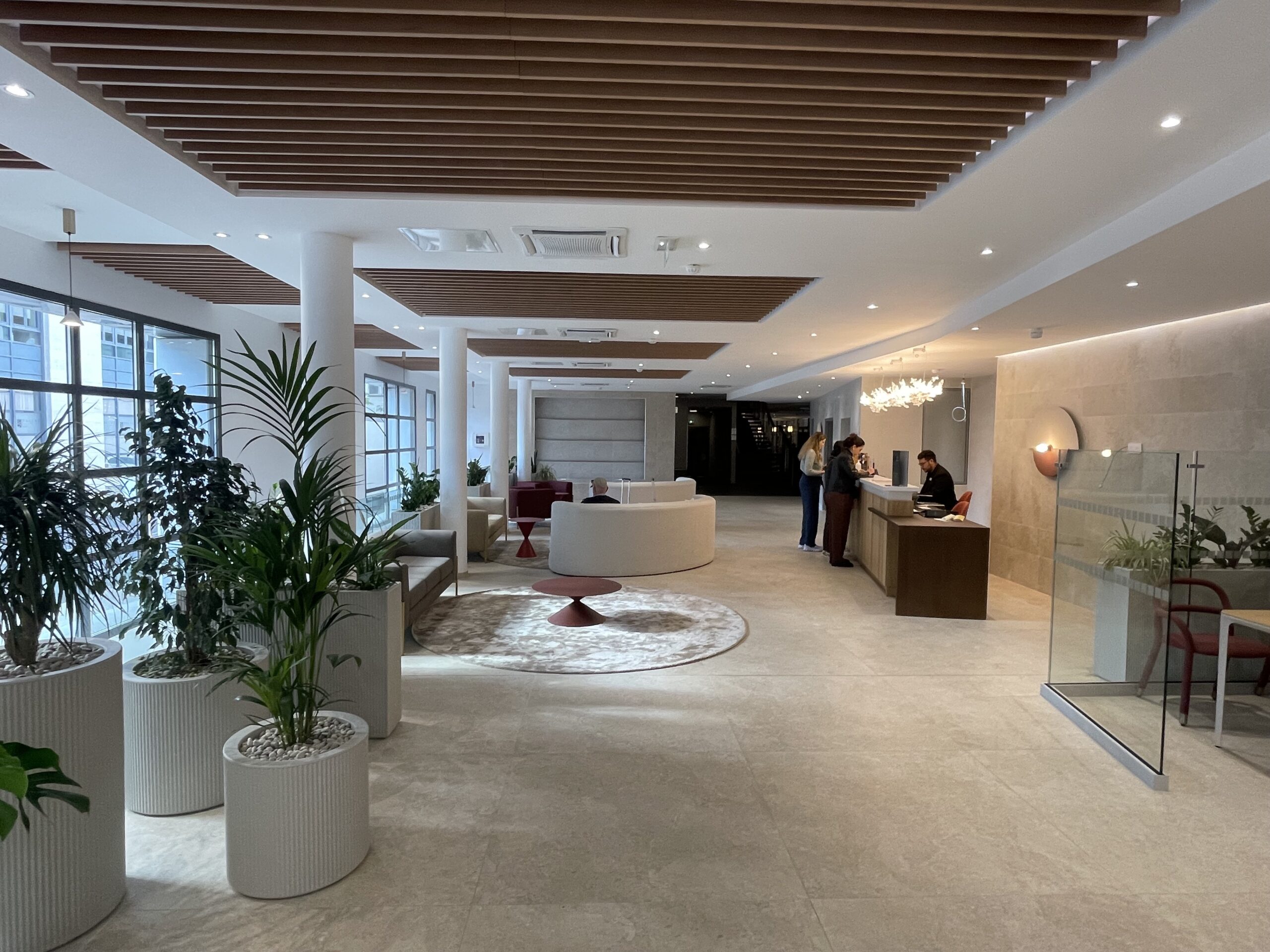 Lobby d'entrée du Novotel Avignon Centre