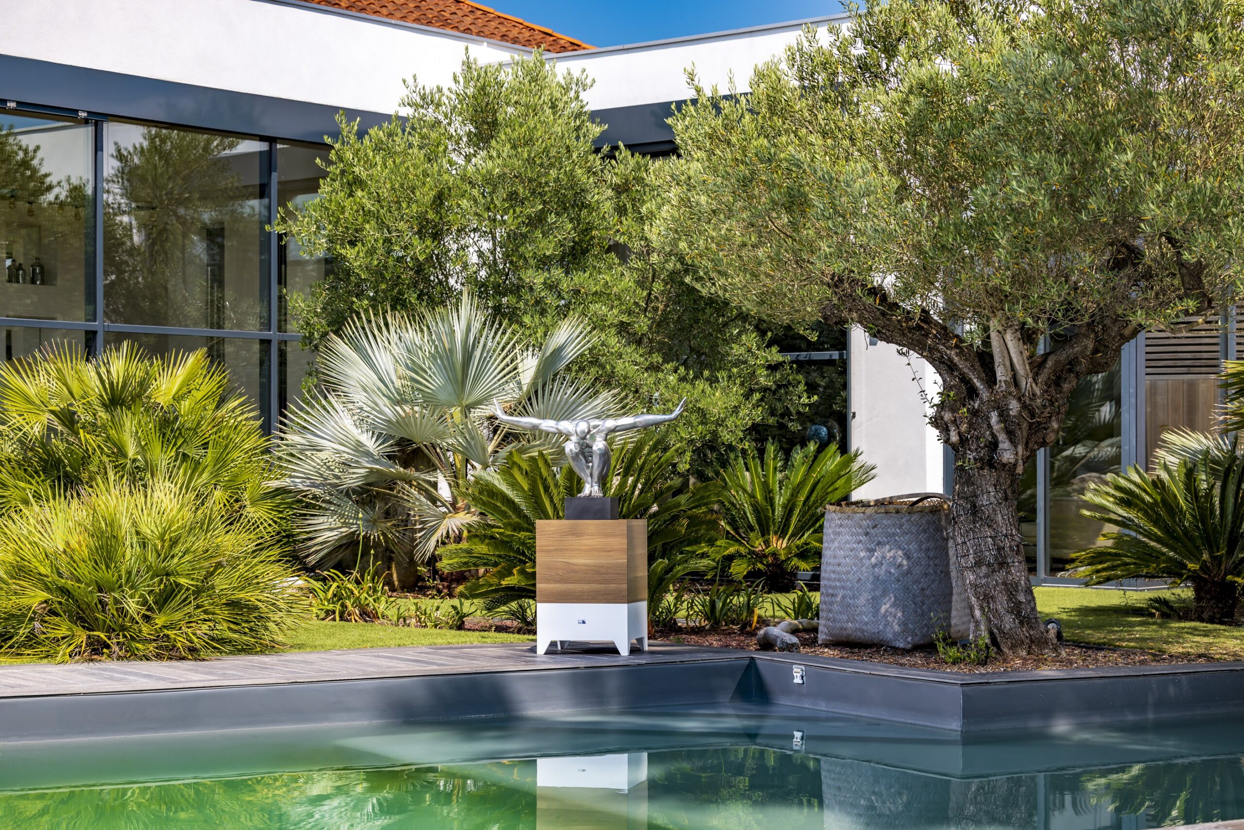 Extérieurs d'une villa privée sonorisés avec la SSG